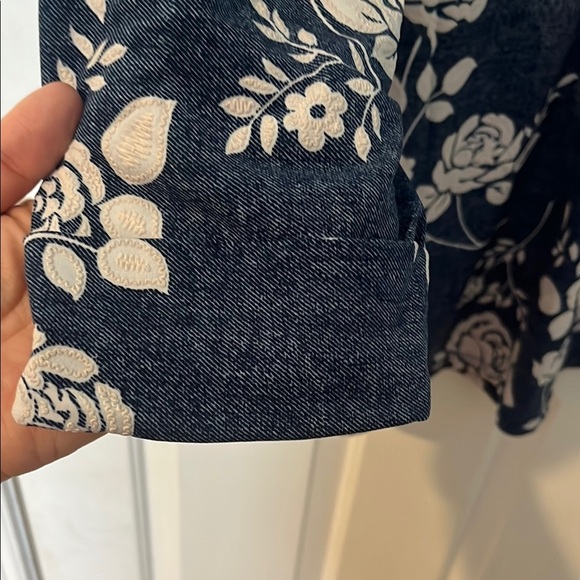 PAPERMOON Floral Navy and White Women's Top 2X - Picture 4 of 7